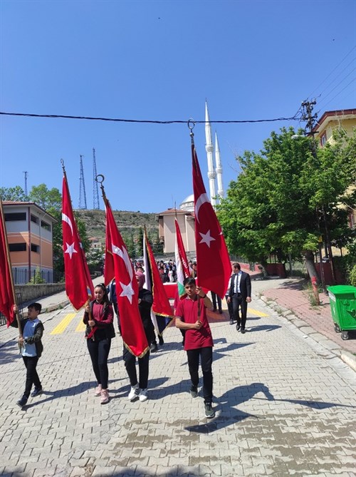 Kaymakam Ahmet Nuri DEMİR 19 Mayıs Atatürk'ü Anma Gençlik ve Spor Bayramı Kutlama Etkinlikleri Kapsamında Gerçekleştirilen Gençlik Yürüyüşüne Katıldı.